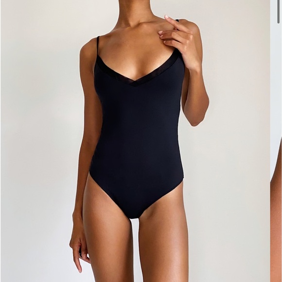 Aritzia Tops - Aritzia Contour V-Neck Cami Bodysuit - XXS
